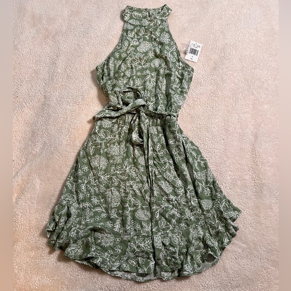 B. Smart Dresses & Skirts - B. Smart green Floral Halter Dress